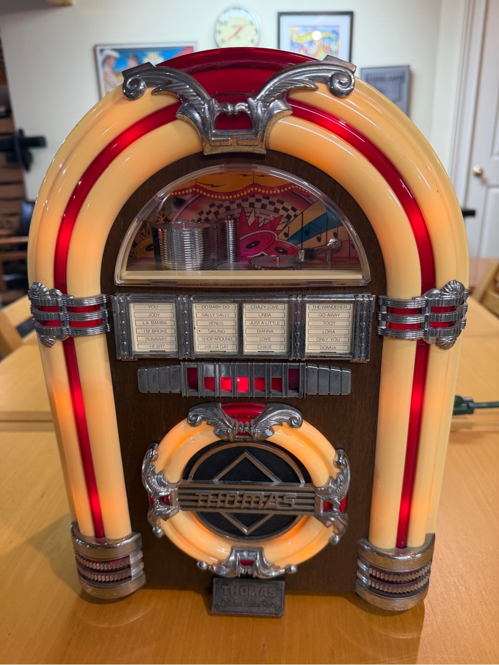 Vintage Thomas Jukebox/ AM/FM radio and Cassette Player